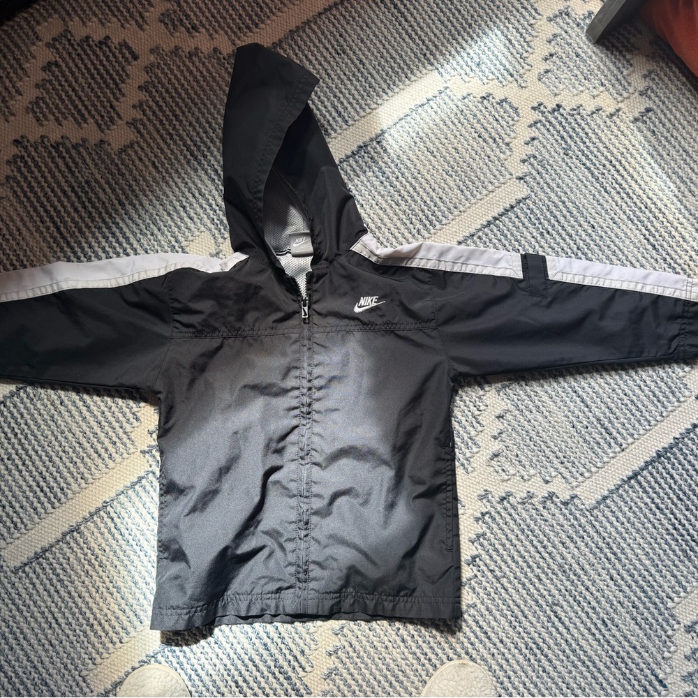 Nike Kid’s Size 5 Black with White Nylon & Mesh Lining Hooded Windbreaker Jacket